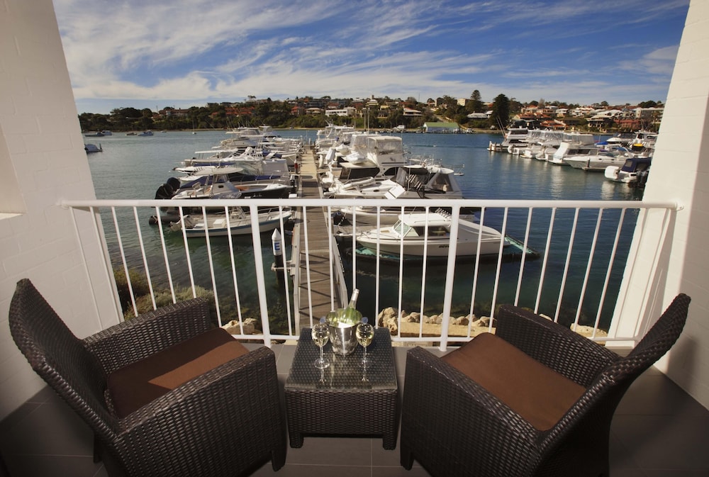 Pier 21 Apartment Hotel 55/60