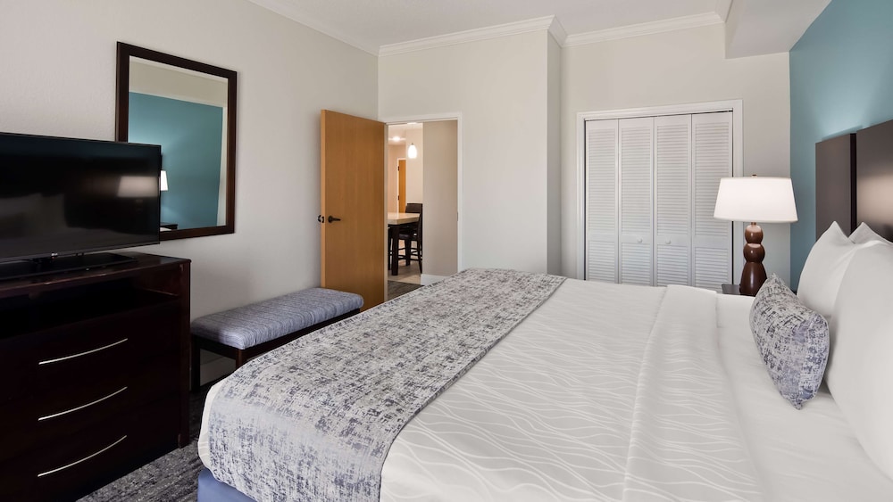 Best Western Plus Ambassador Suites Venice 8/40