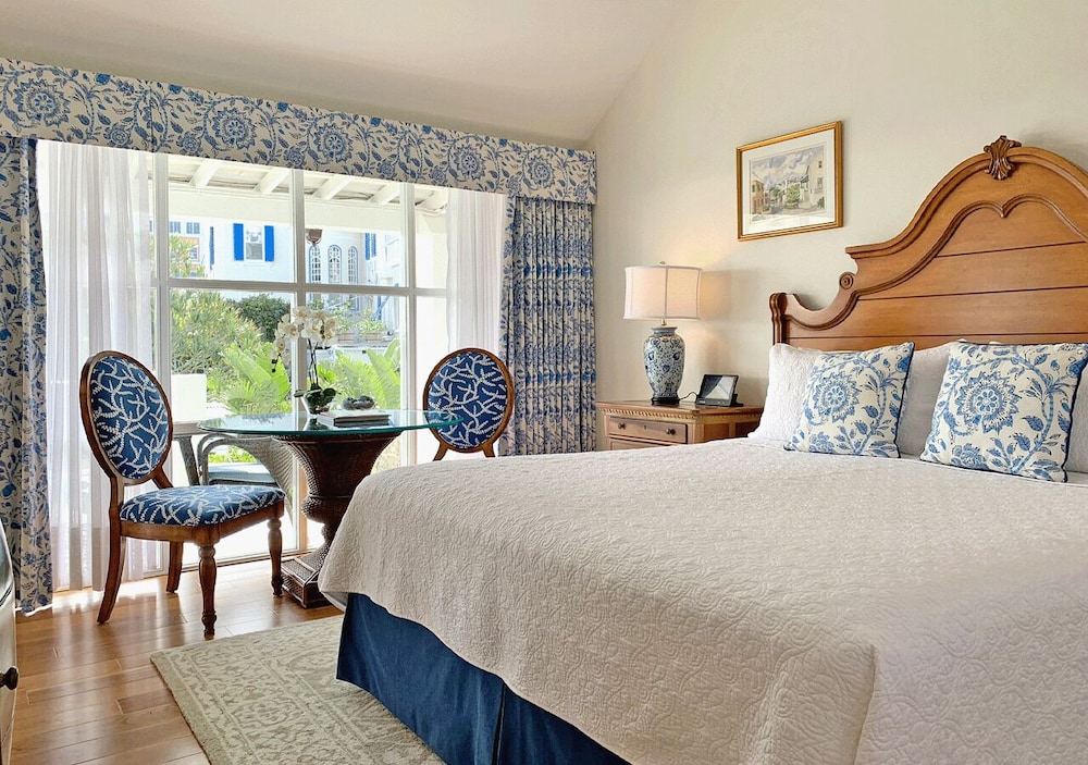 غرفة بسرير كينج