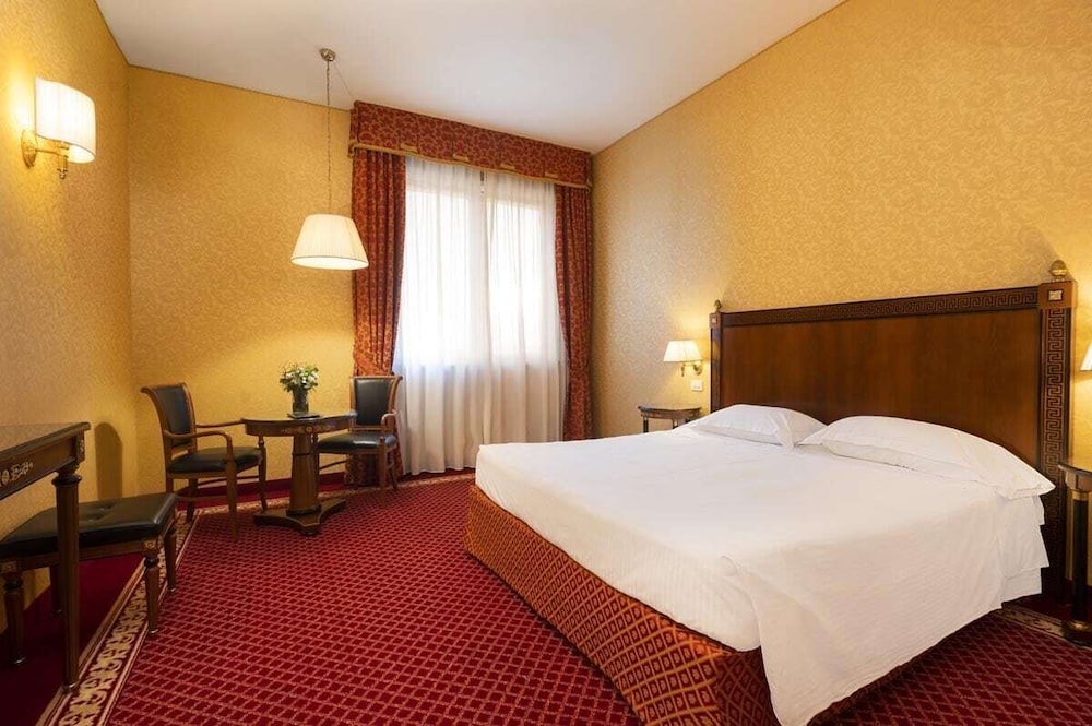 Hotel Maxim 11/48