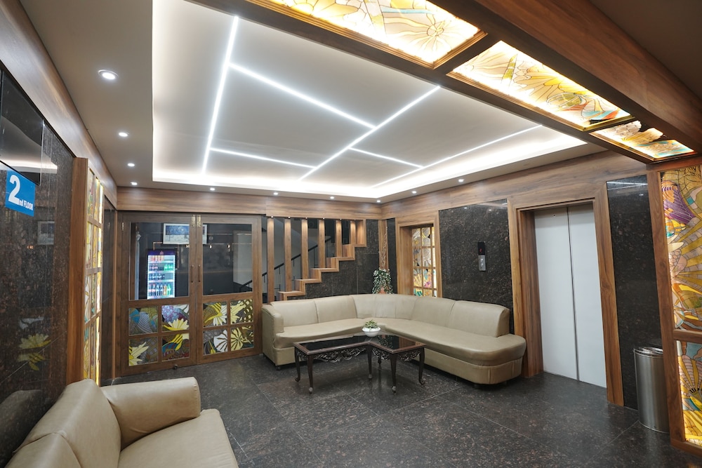 Hotel Luciya International 15/20