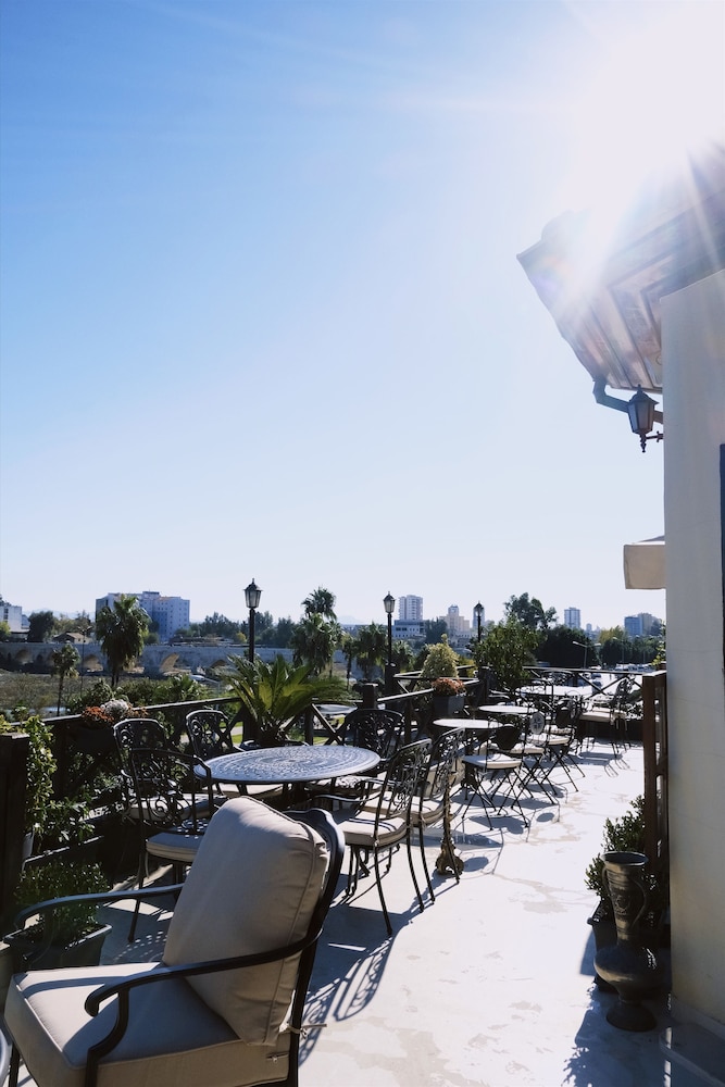 Bosnali Hotel 39/75