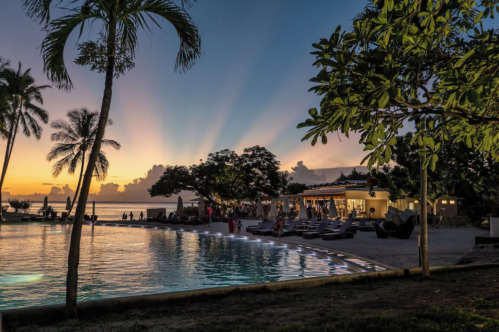 Tahiti Ia Ora Beach Resort 77/83