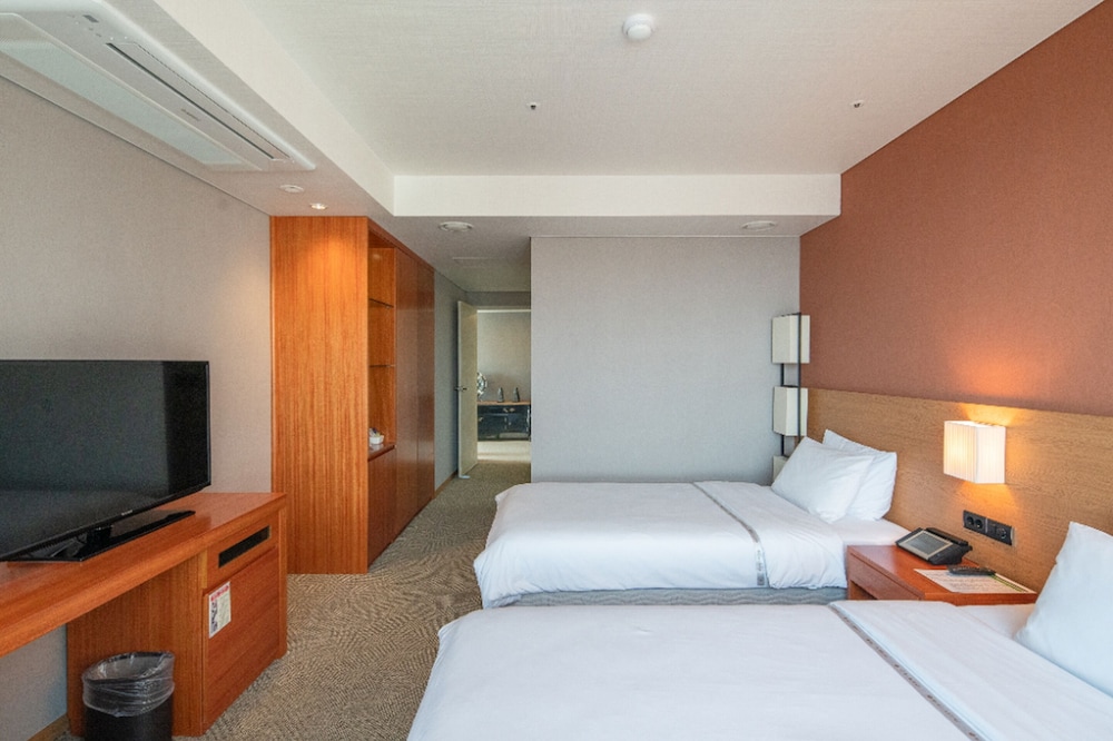 Hotel Bareve 12/64