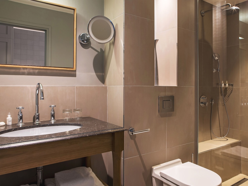 New Hotel Roblin 54/59