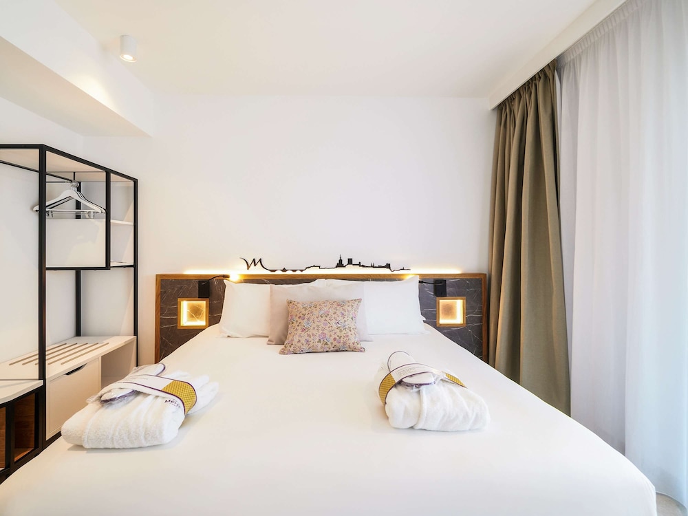 JUNIOR SUITE, DOUBLE BED, SOFA