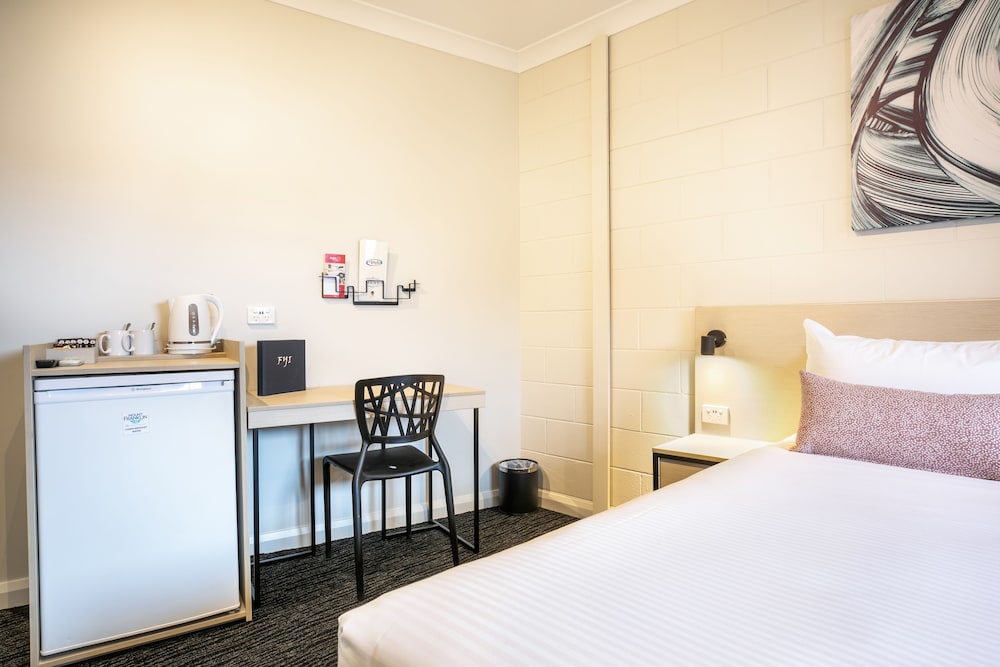 Hendon Hotel 13/50
