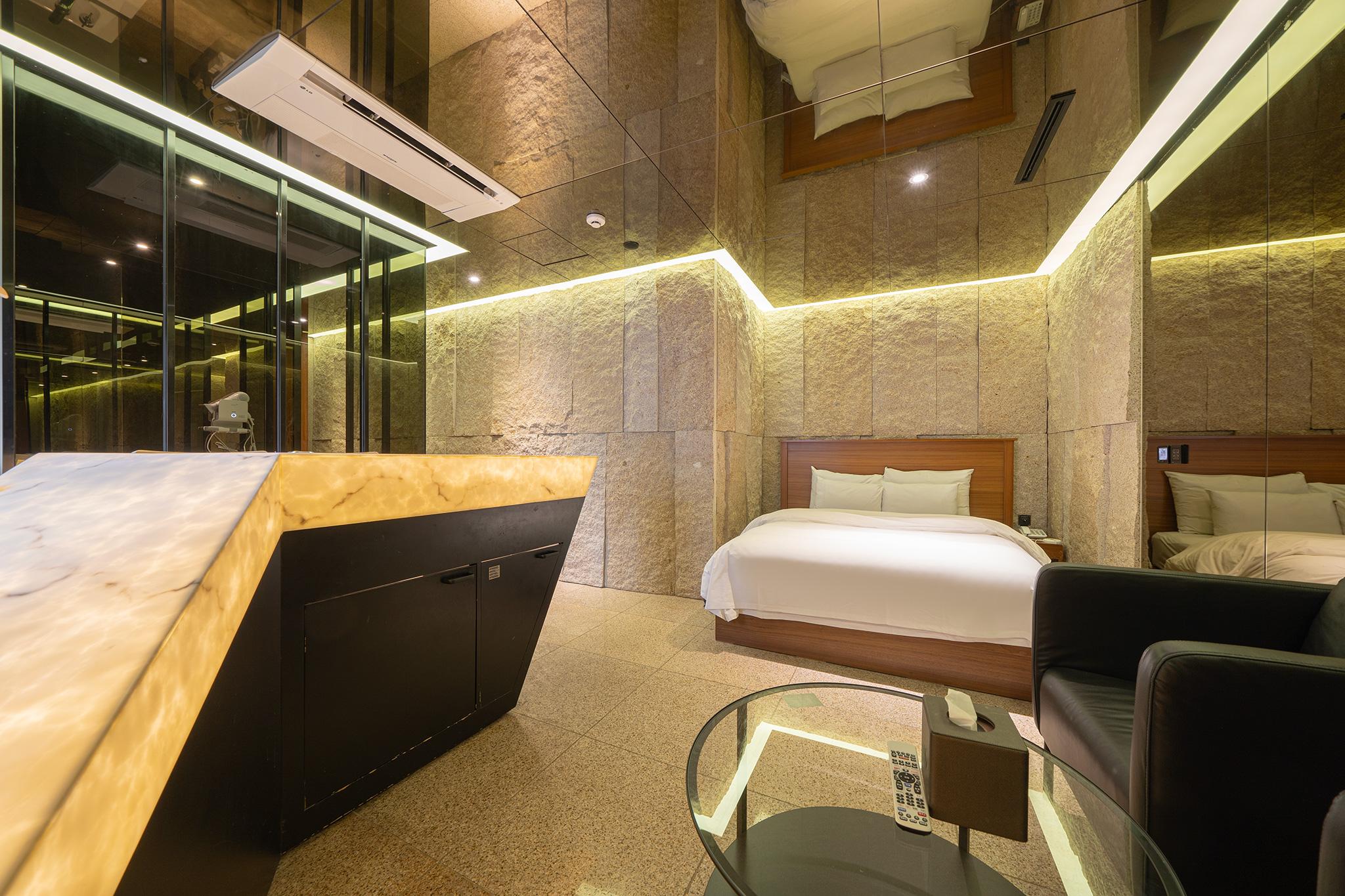 Suite, Multiple Beds, No Parking
