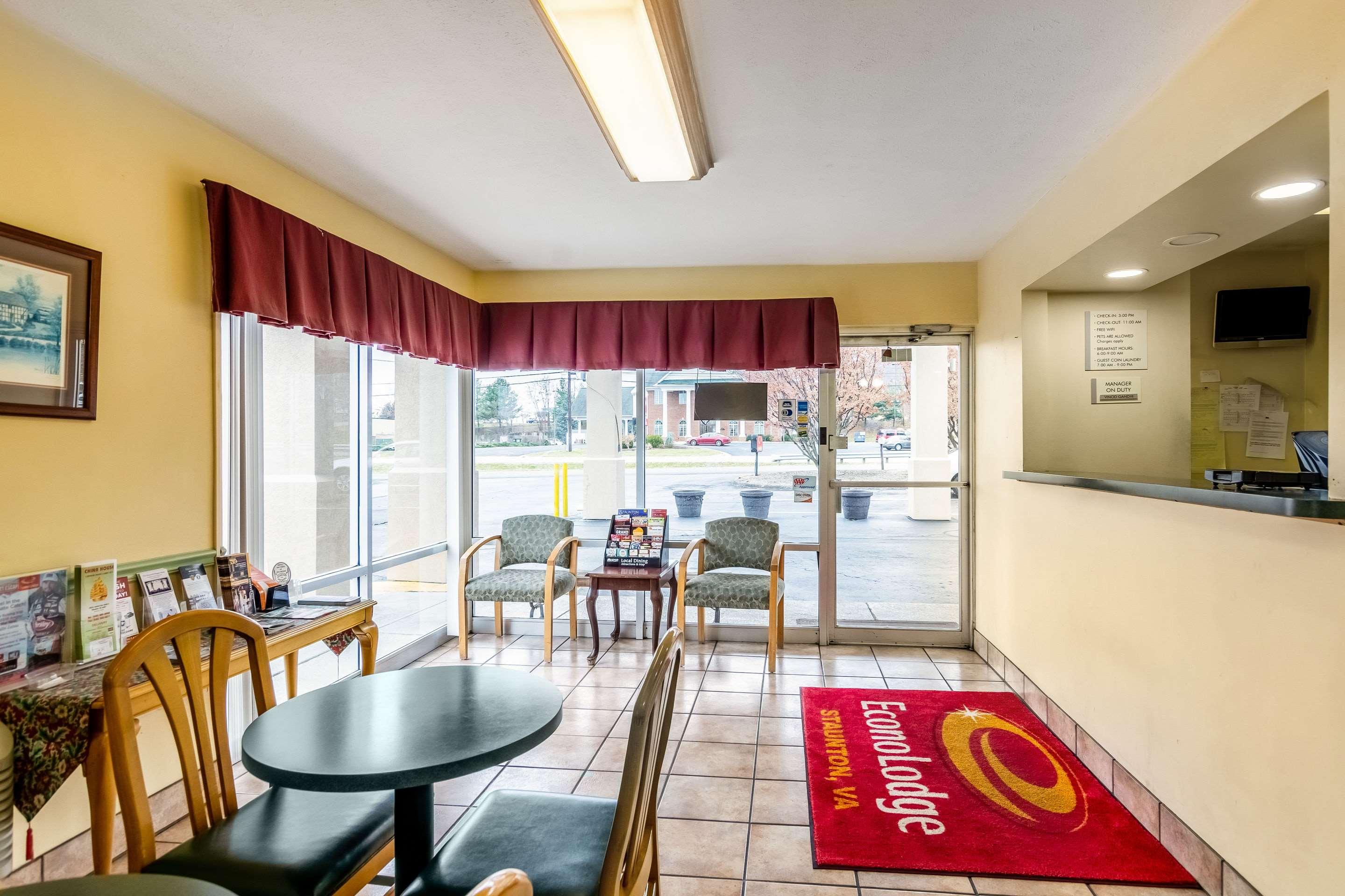 Hotel East, VA 14/23