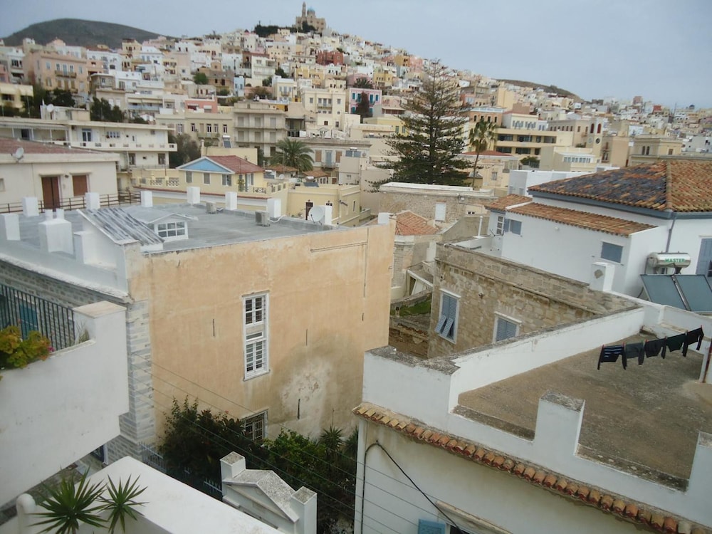 En Ermoupoli 5/50