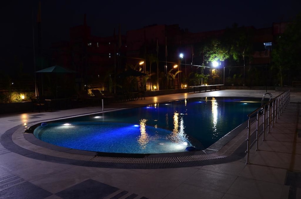 Cambay Grand 36/60