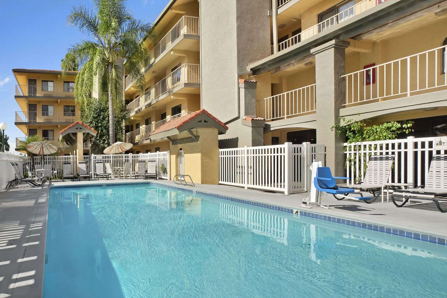 Days Inn by Wyndham Buena Park 33/34