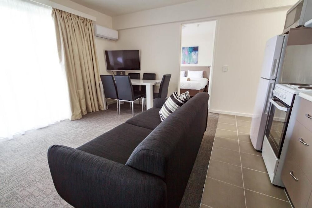 Adina Place Motel Apartments 27/52