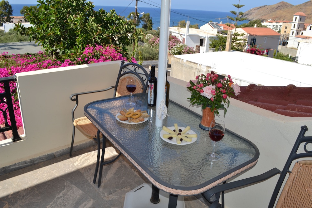Kastro Hotel 36/50