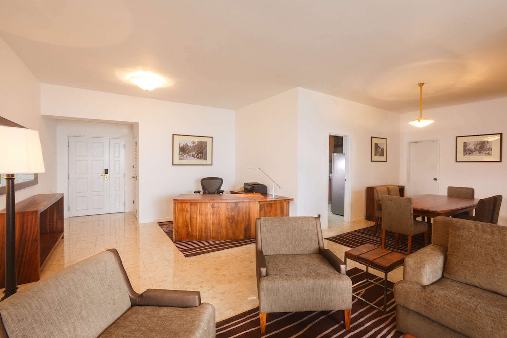 Hilton Colombo Residence 50/83
