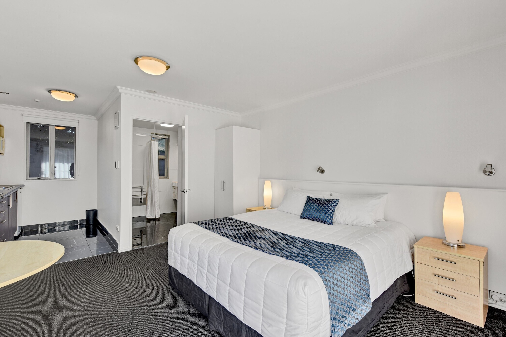 SUPERIOR, STUDIO, KING BED, ACCESSIBLE
