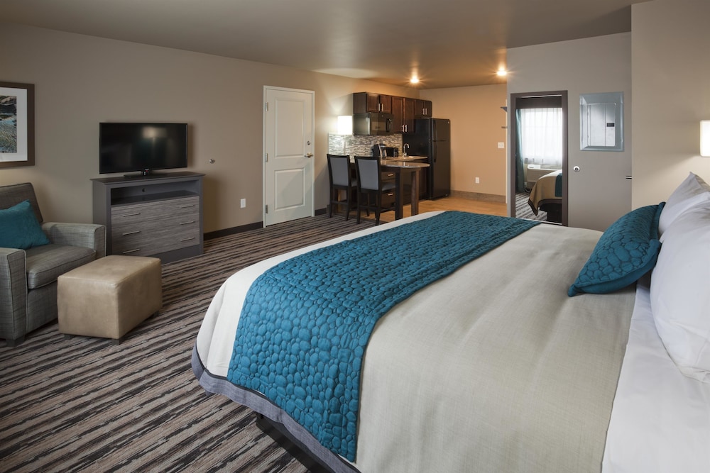 GrandStay Hotel and Suites 13/63