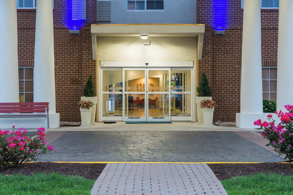 Holiday Inn Express Petersburg 2/70