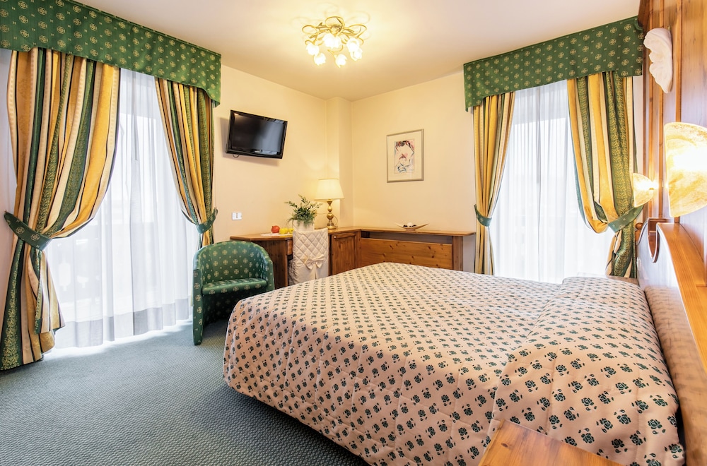 غرفة كومفورت بإطلالة على الجبل مفردة بسرير كوين، Grand Hotel Des Alpes 7/10