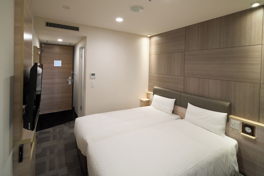 COMPACT, TWIN BEDS