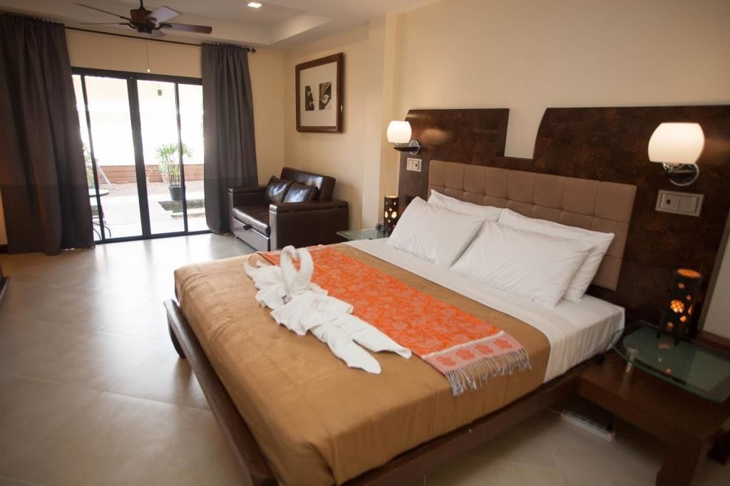 PREMIUM, SUITE, KING BED, GARDEN VIEW, SOFA, BATHTUB