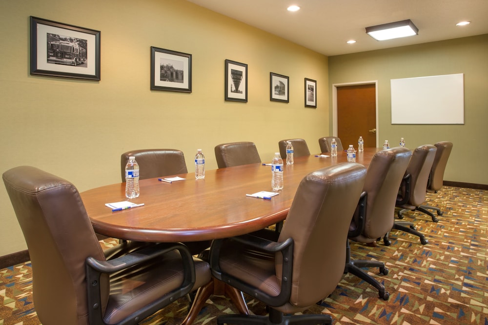 Holiday Inn Express Kalamazoo 40/47