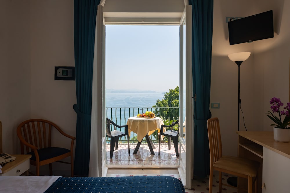 Hotel Villa Ireos 30/50