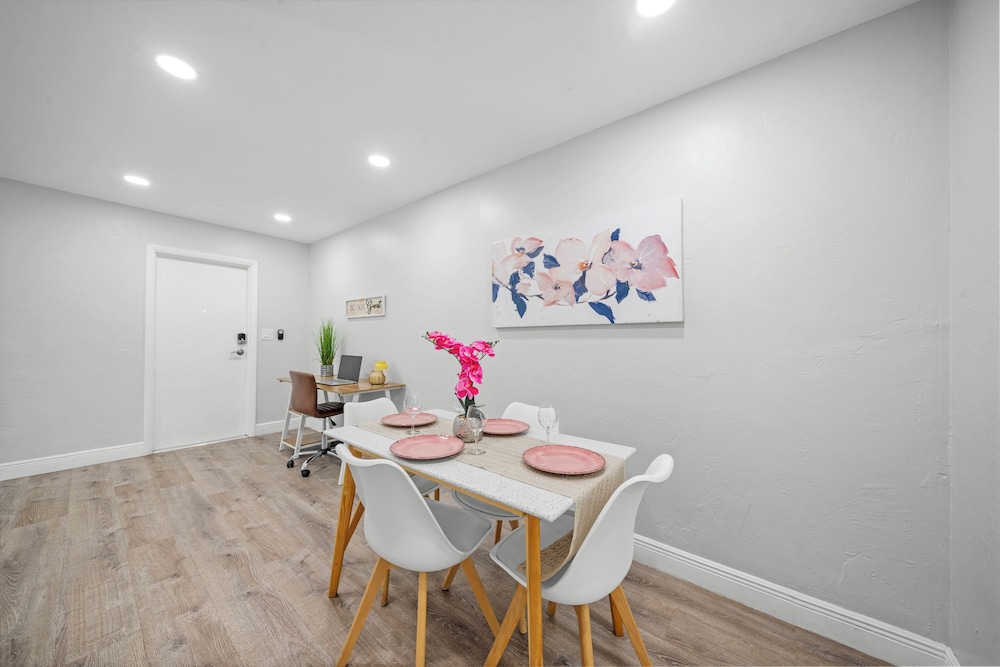 Bayview Regency Apartments By Lowkl 35/50