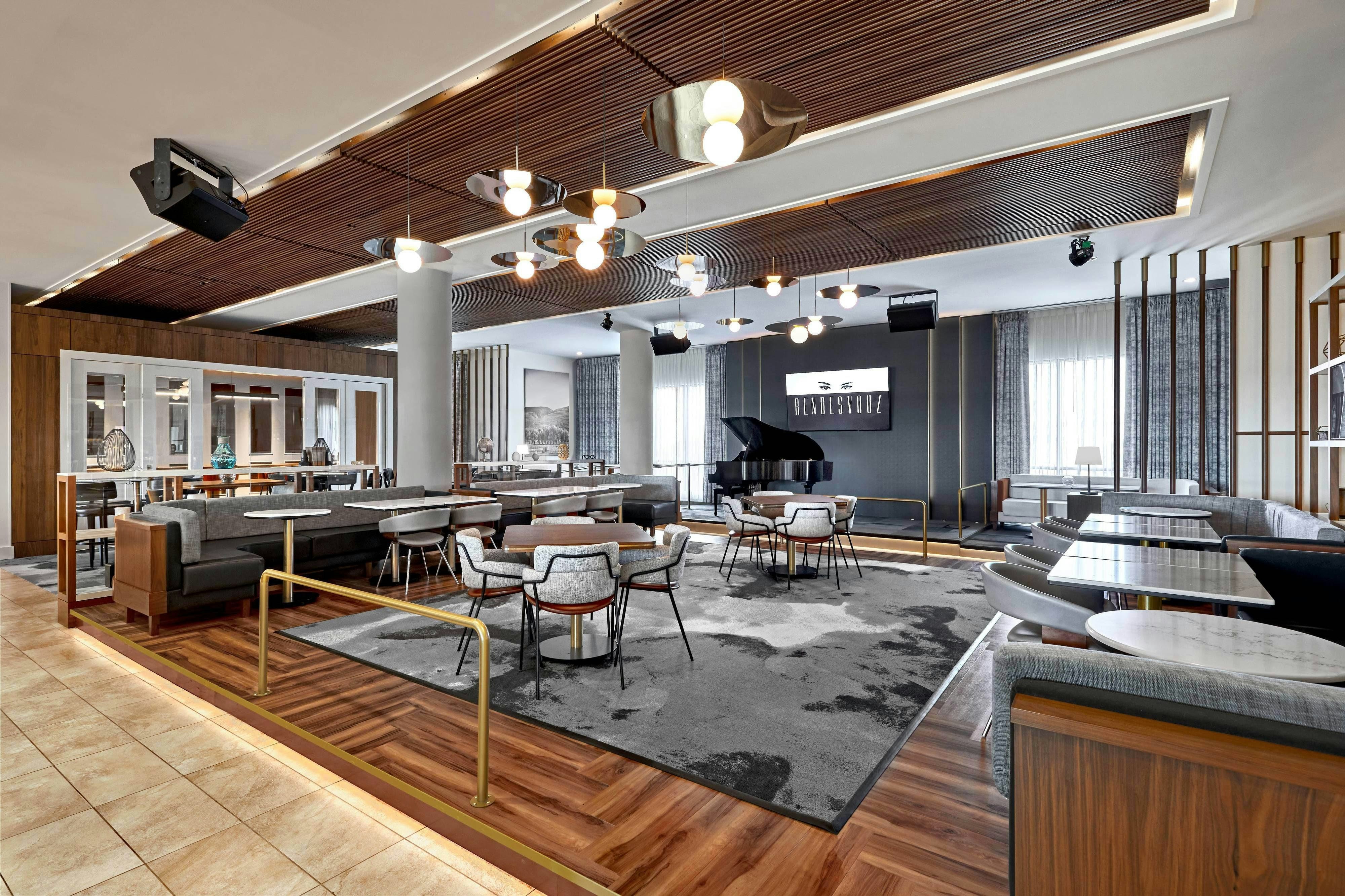Courtyard By Marriott Calgary South 13/15