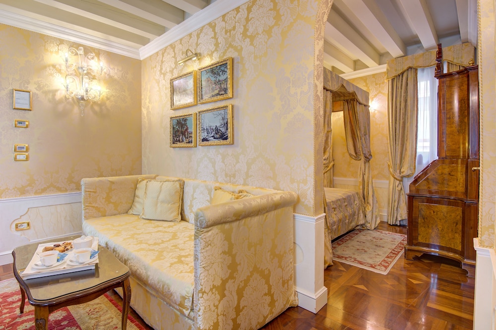 Canal Grande Hotel 29/36