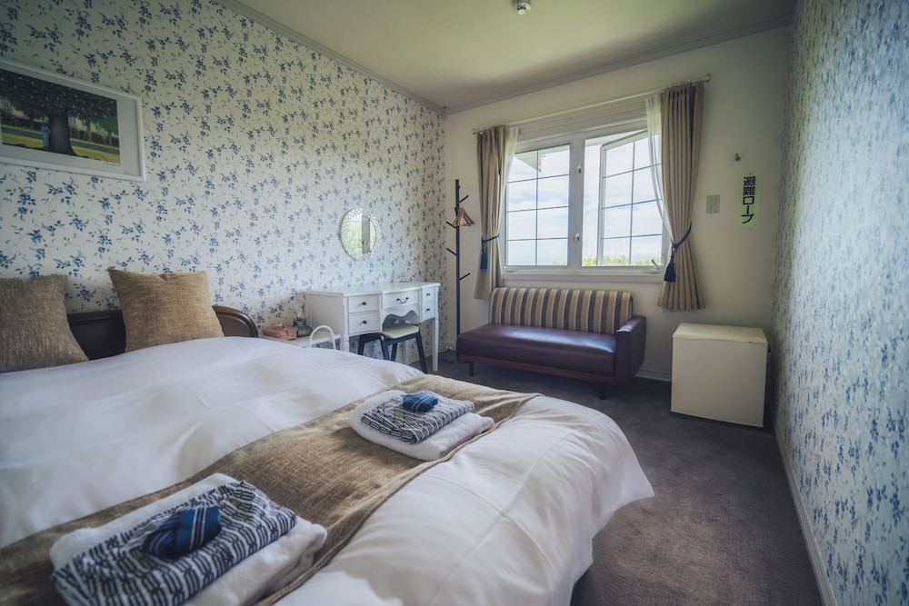 DESIGN, DOUBLE BED, PARTIAL SEA VIEW