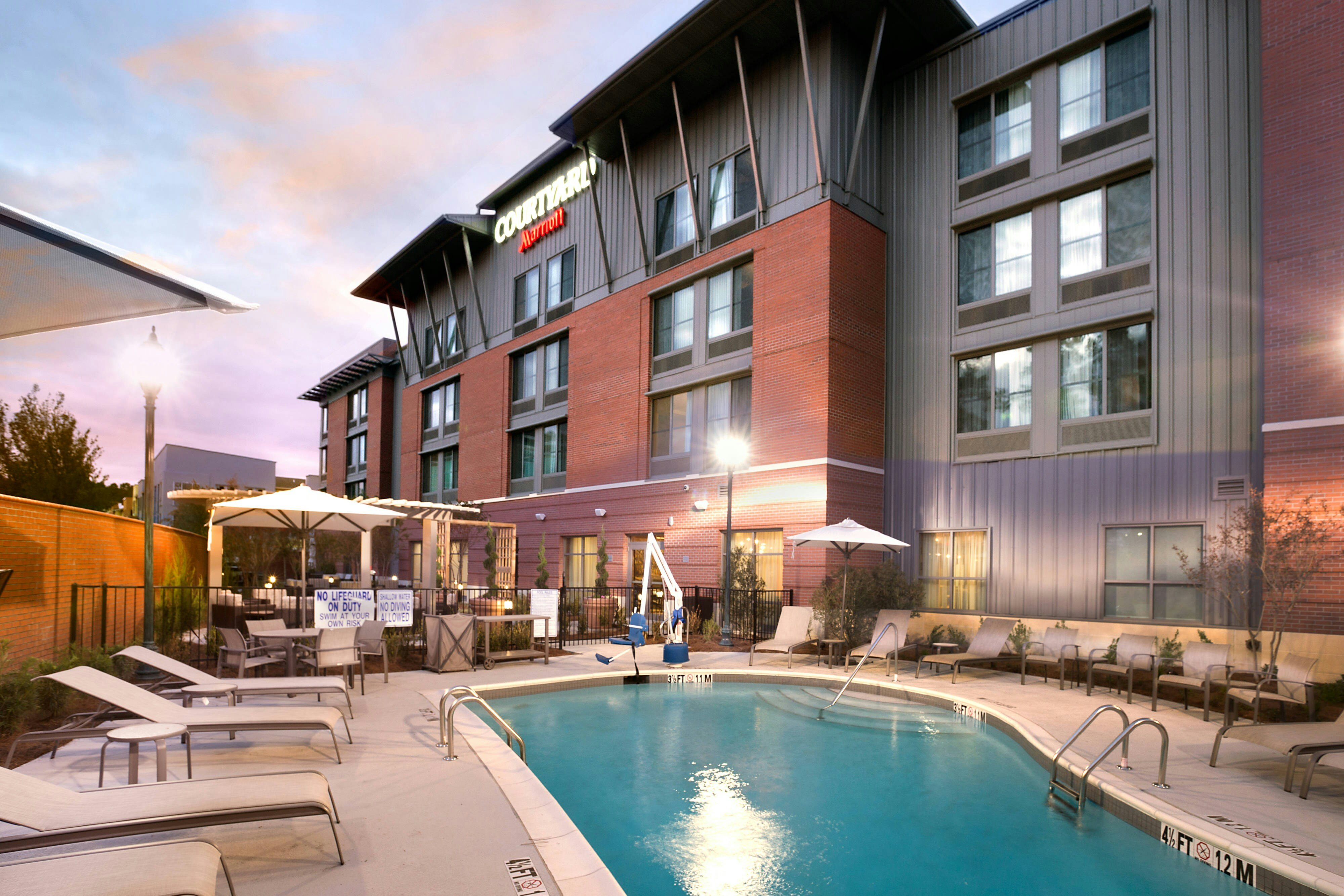 Courtyard Charleston Summerville 4/5