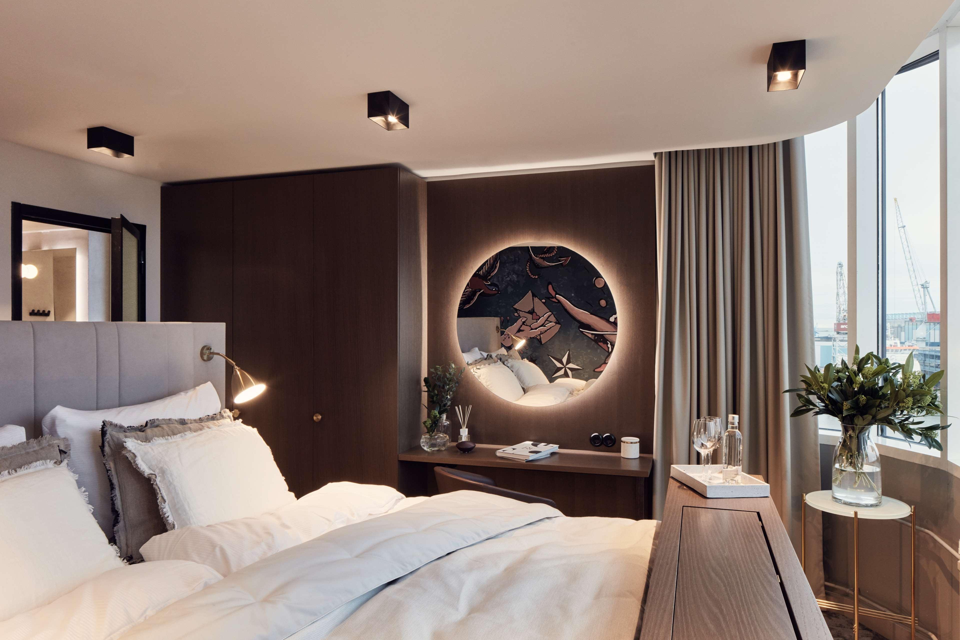 Executive, Suite