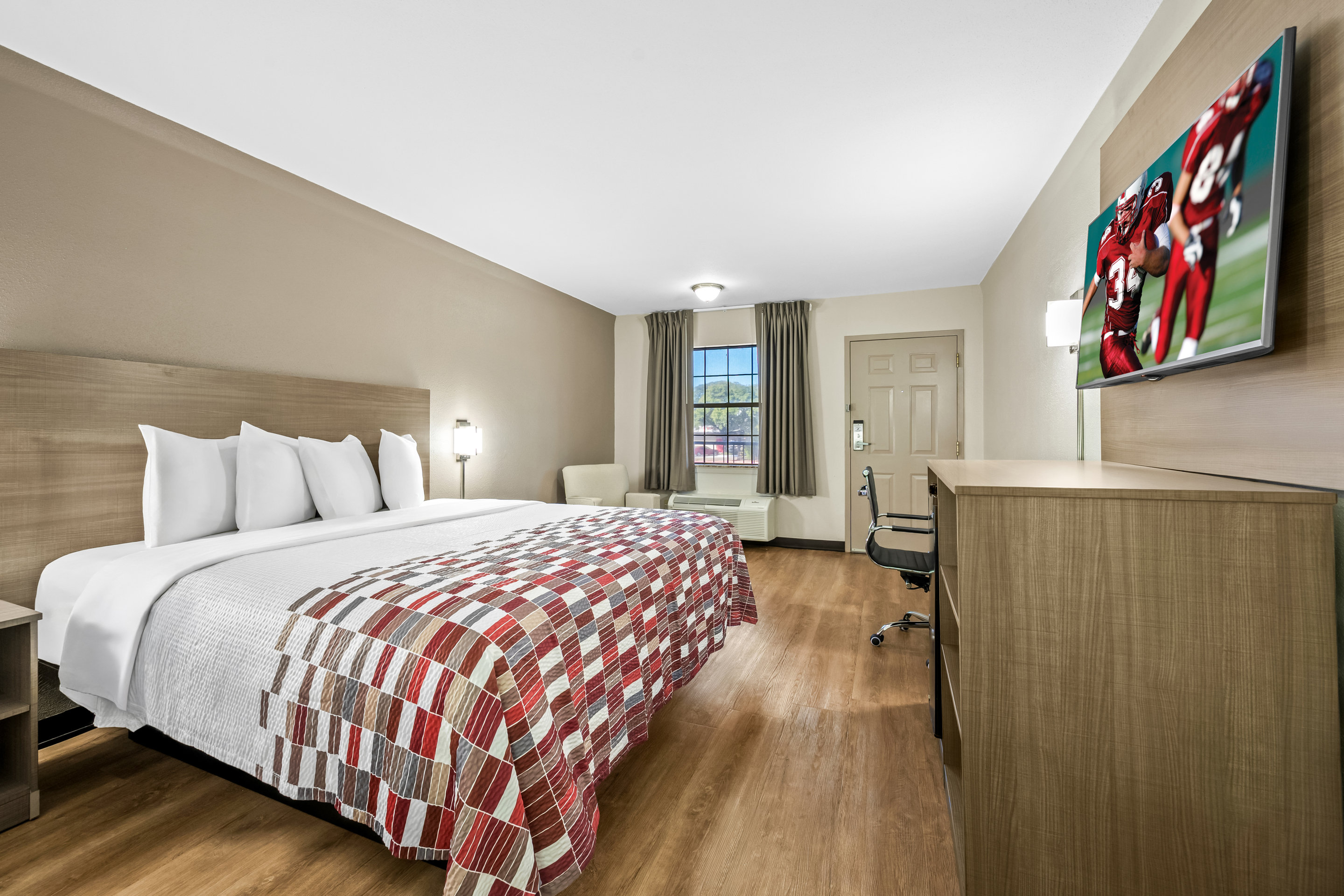DELUXE, KING BED