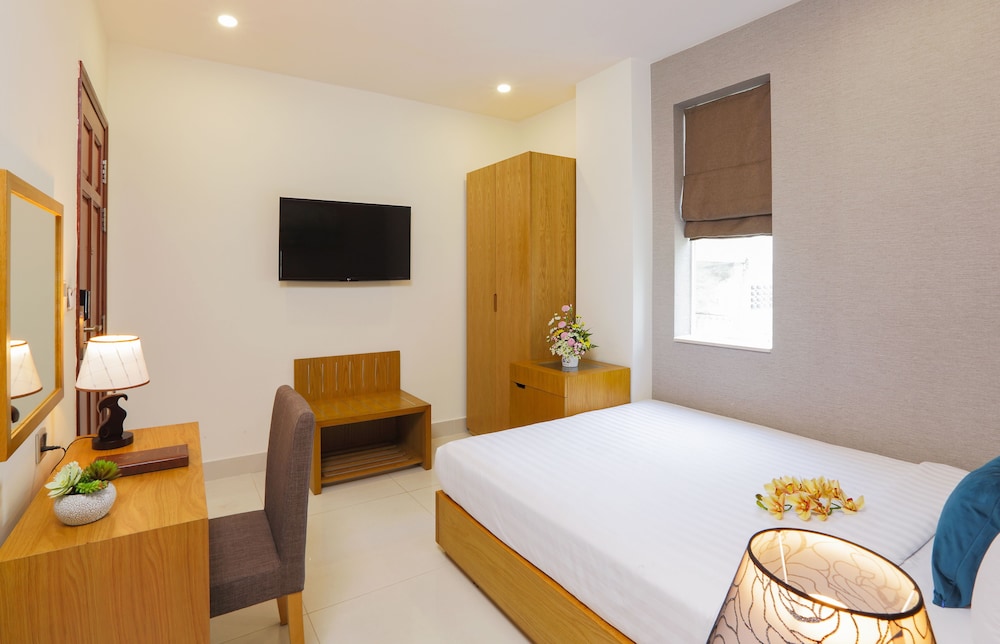Golda Hotel 12/38