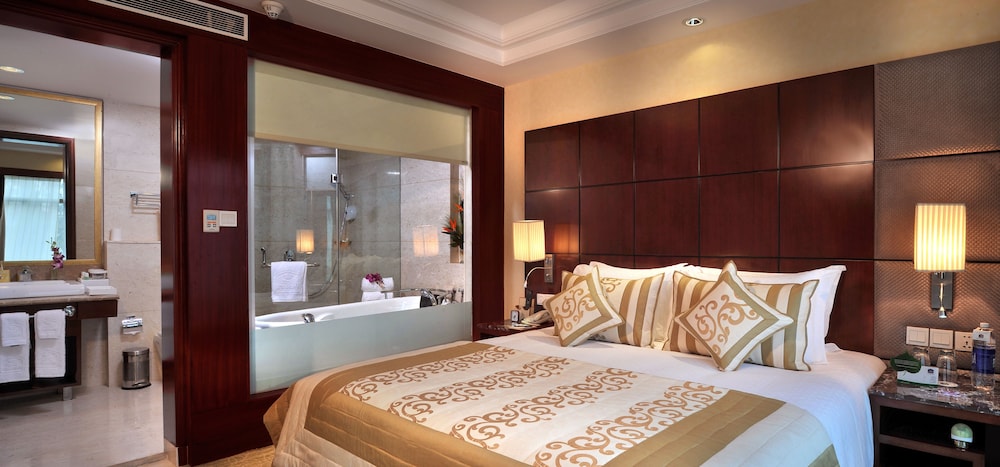DELUXE, DOUBLE BED
