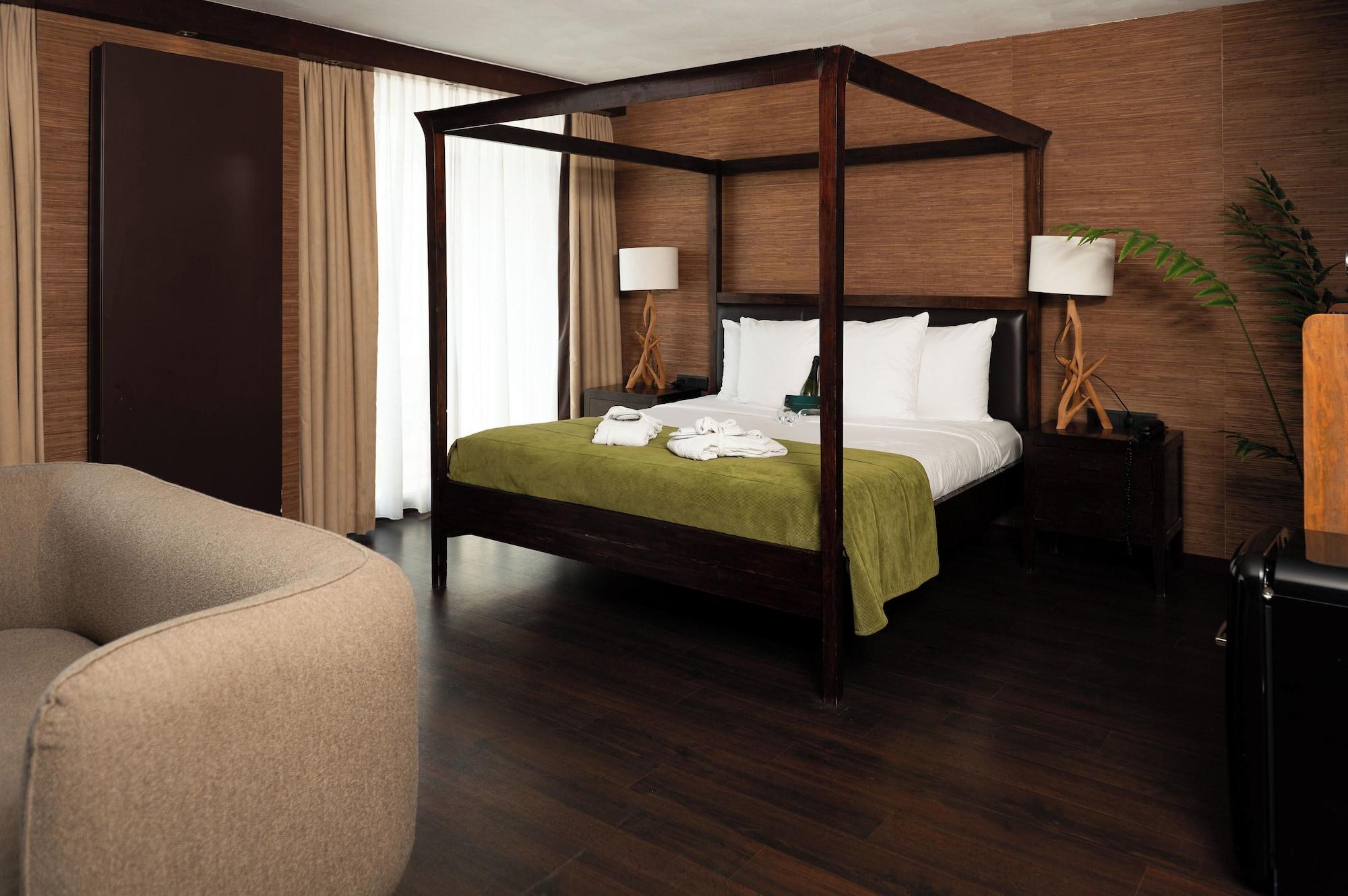 Suite, South Wing
