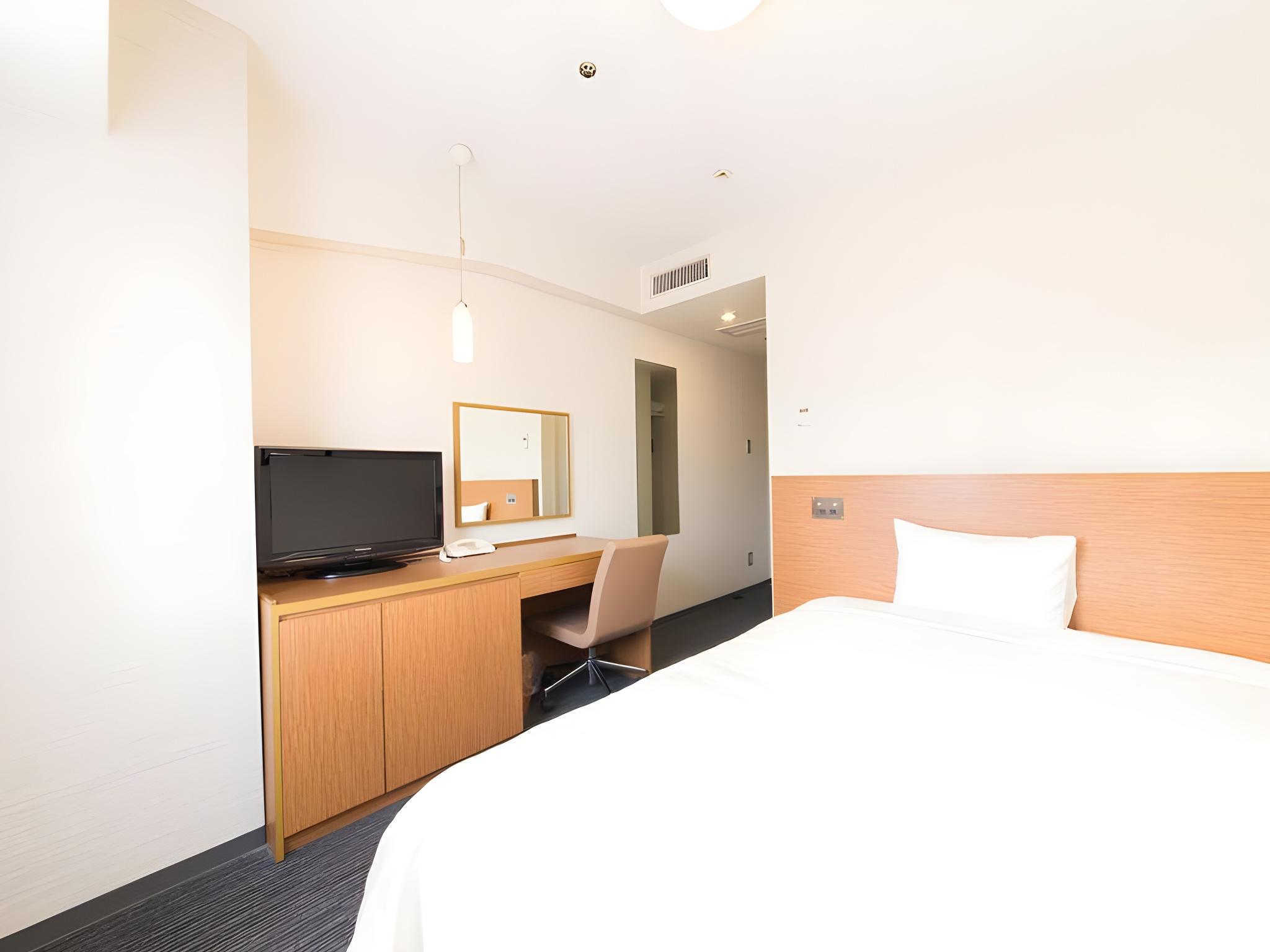 ROOM, SINGLE