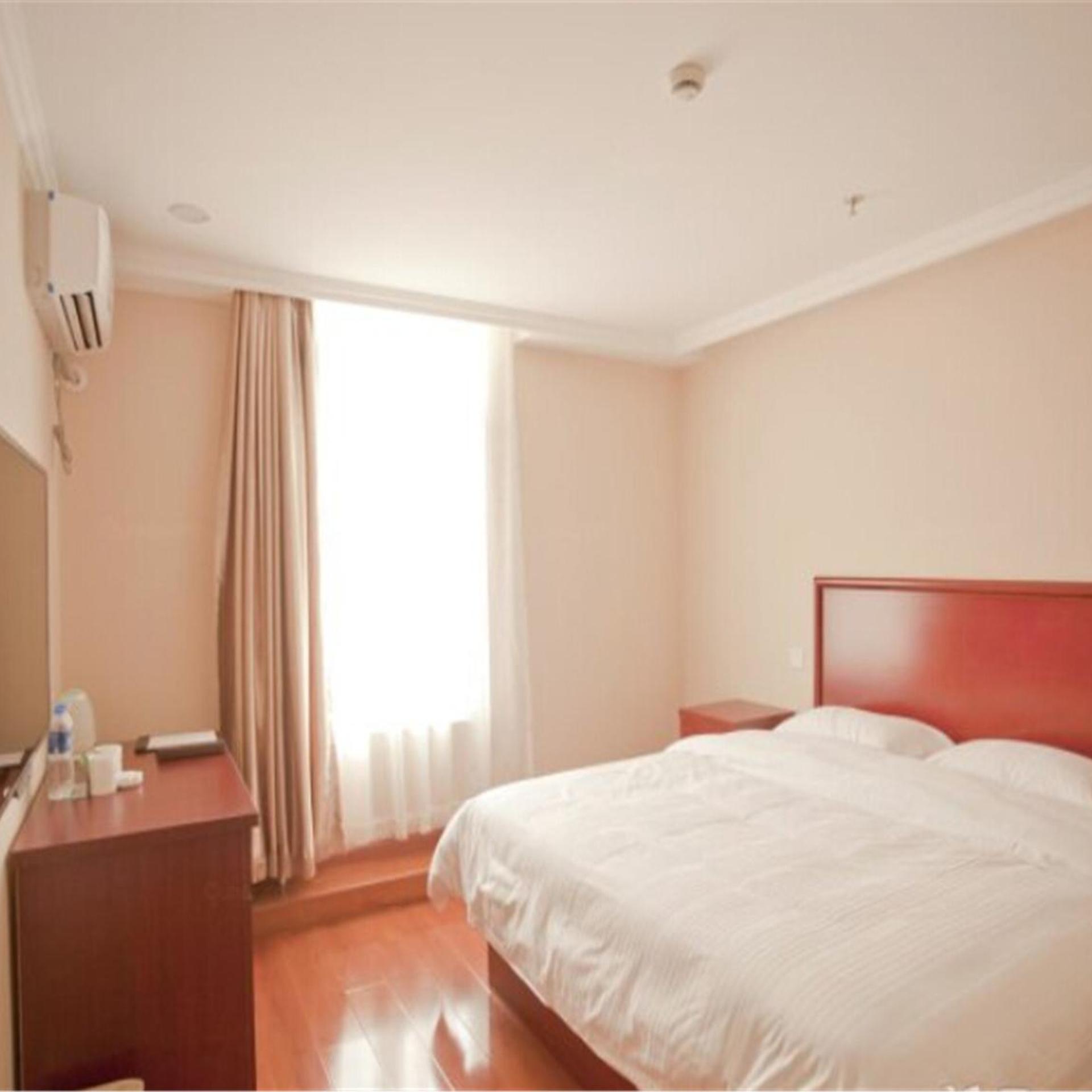 GreenTree Inn Liaoning Dalian Railway Station South Shengli Square Express Hotel 24/35