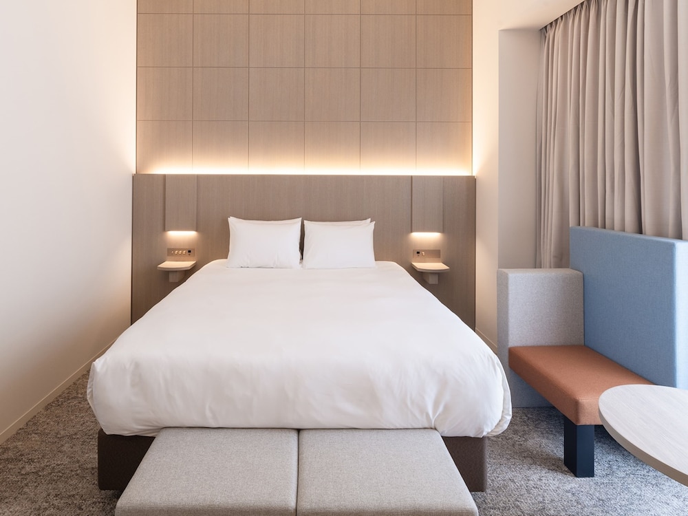 DELUXE, KING BED, BALCONY