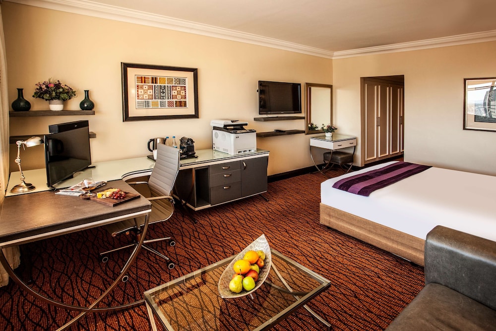 Avani Windhoek Hotel And Casino 24/74