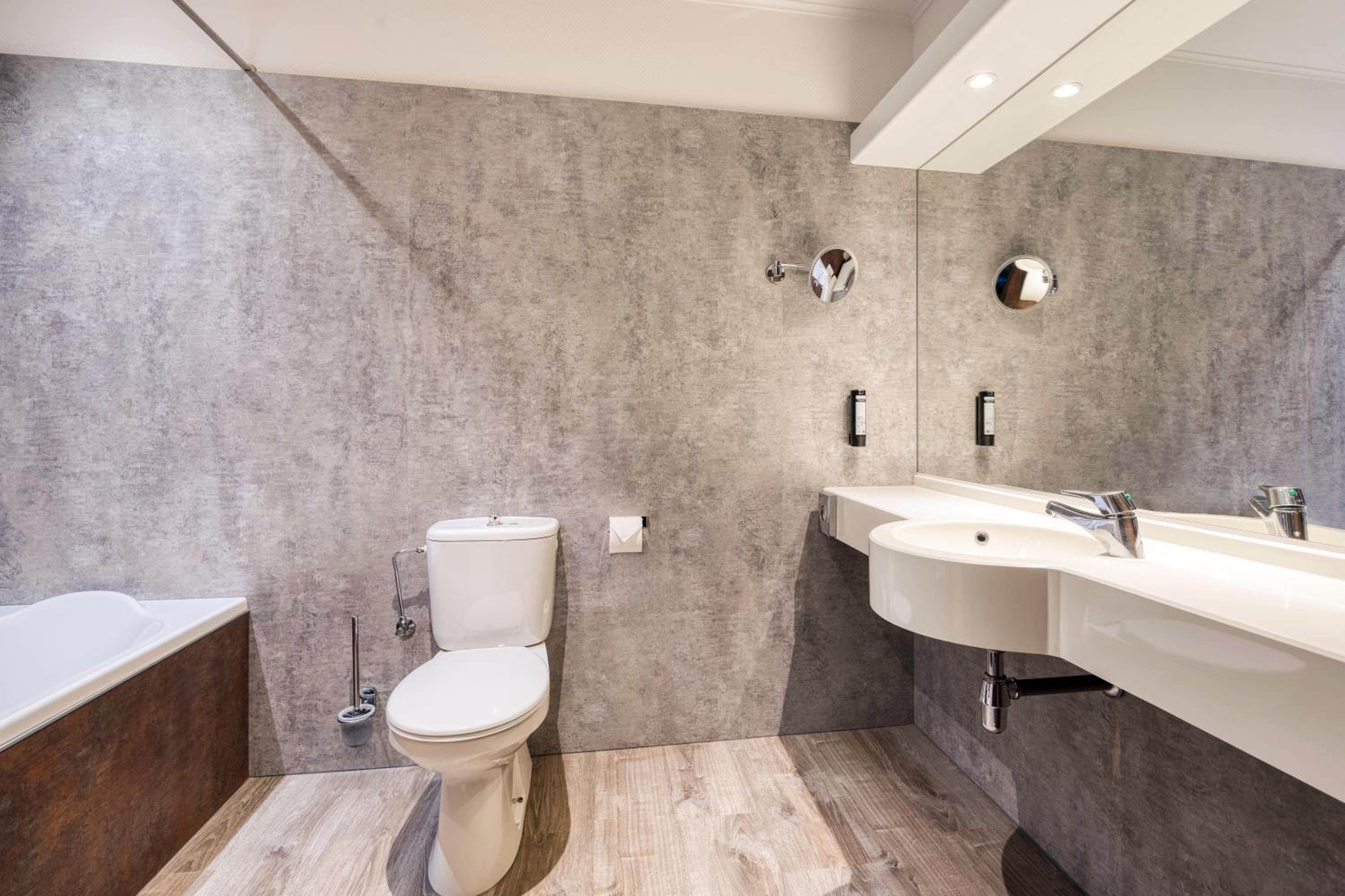 غرفة بسرير مزدوج بشرفة، B&B HOTEL Mons Centre 7/7