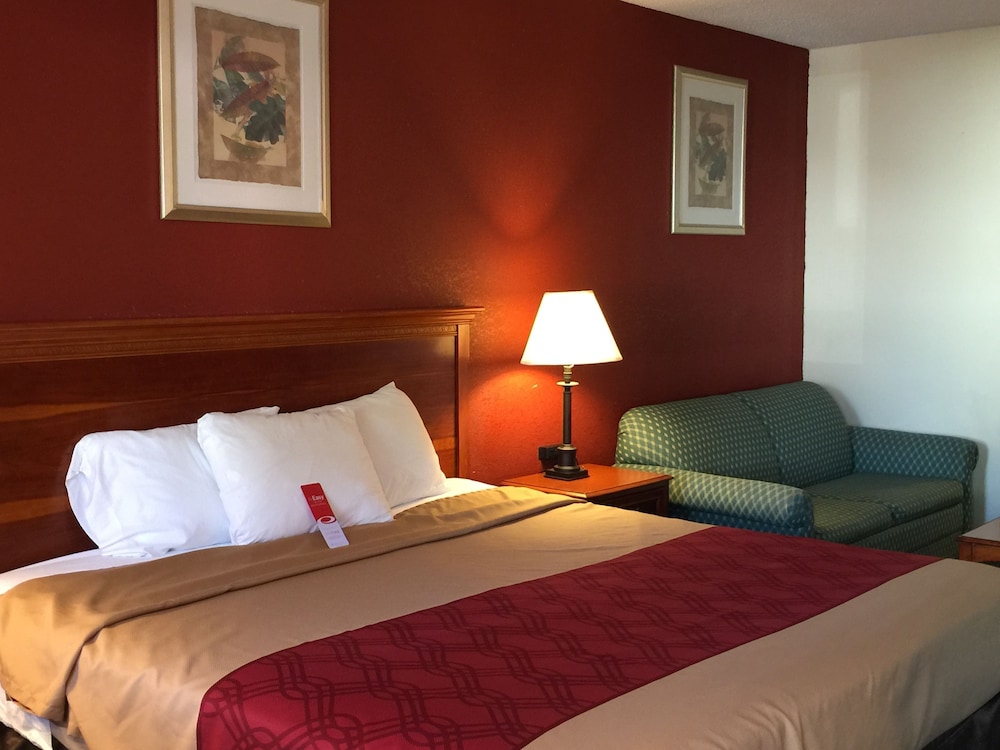 Red Carpet Inn Norwalk CT 18/45