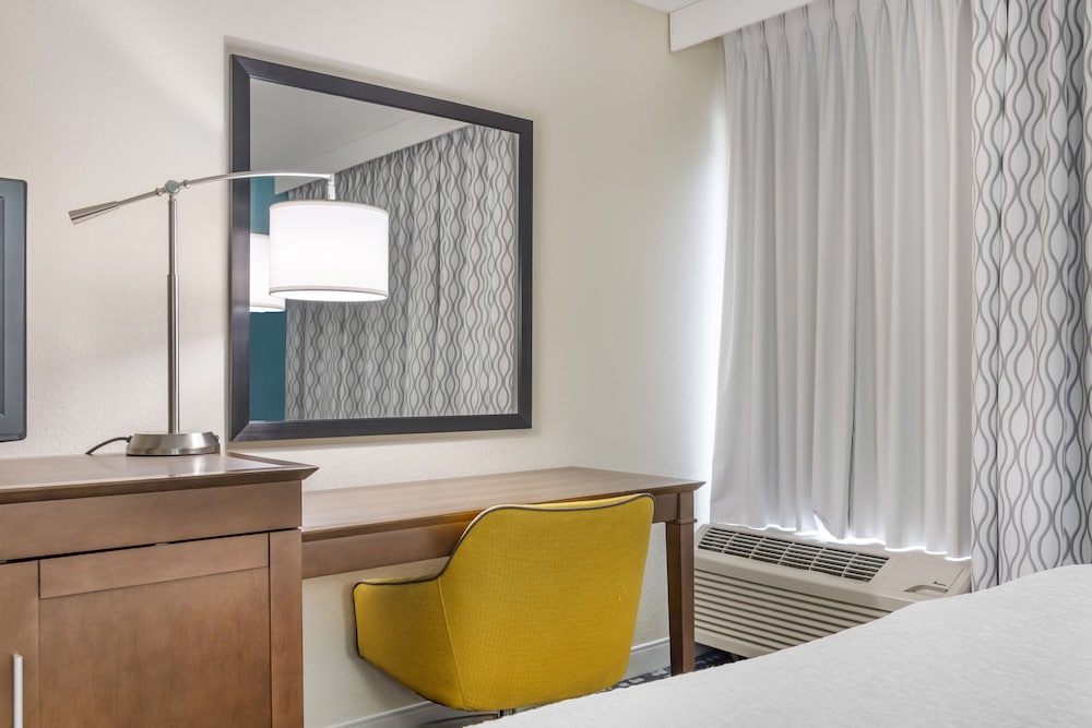 Hampton Inn Adel 8/45