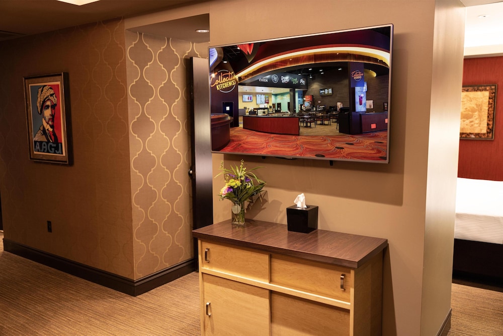 Cherokee Casino & Hotel Roland 15/71
