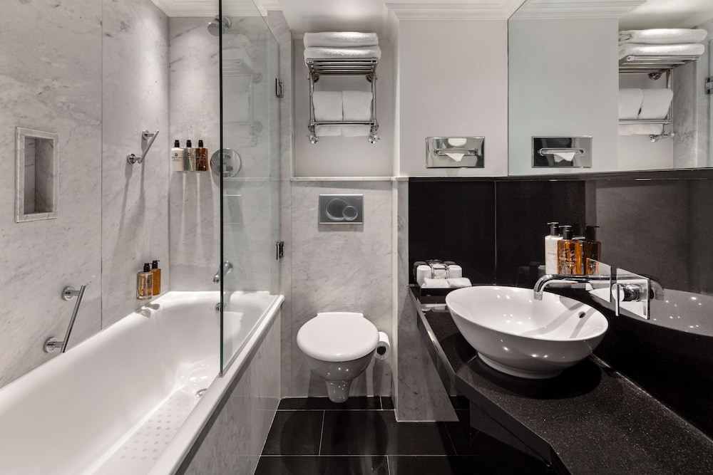 Radisson Blu Hotel London Bond Street 70/71