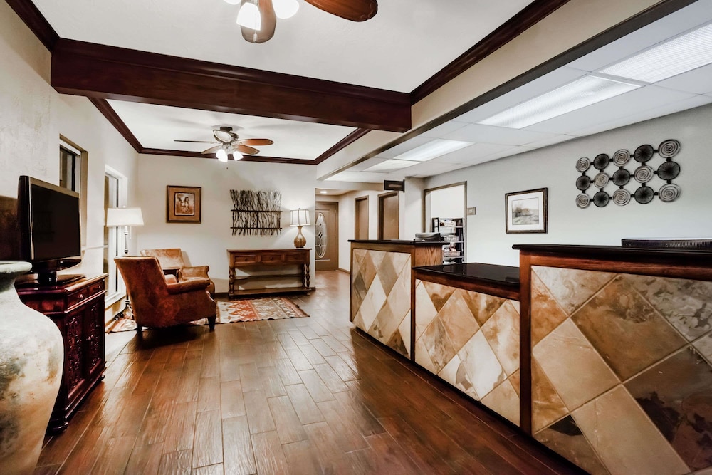 Econo Lodge Sonora, TX 8/60