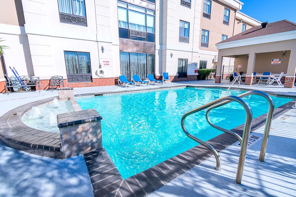 Holiday Inn Express Hotel And Suites Houston East 45/50