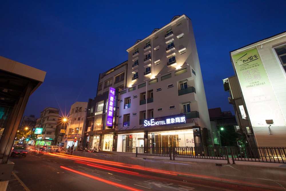 S&amp;E Hotel 4/61