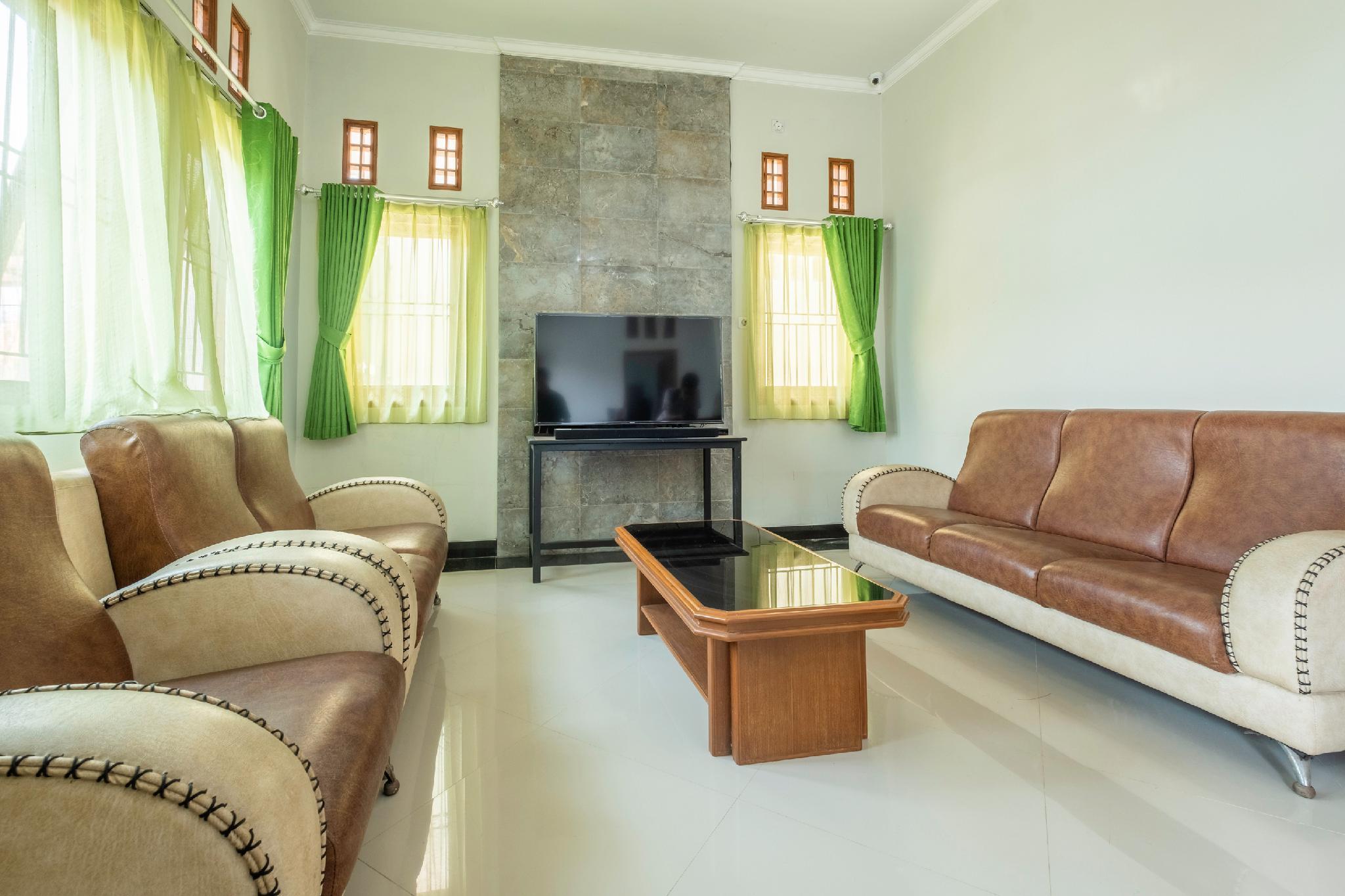 OYO 2072 Wisma Teratai 24/29
